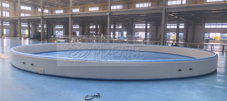 拉丝布水池成为游泳戏水新选择